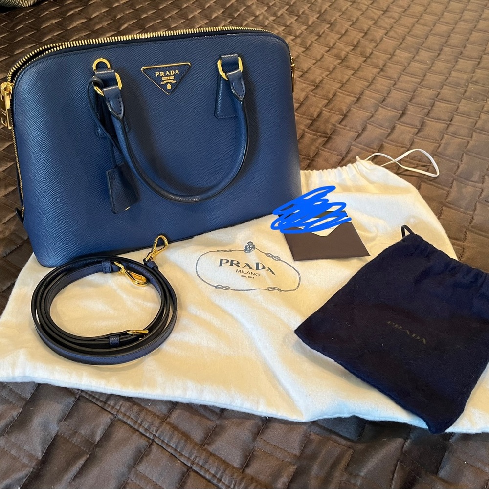 Prada Medium Saffiano Promenade Handbag in Blue